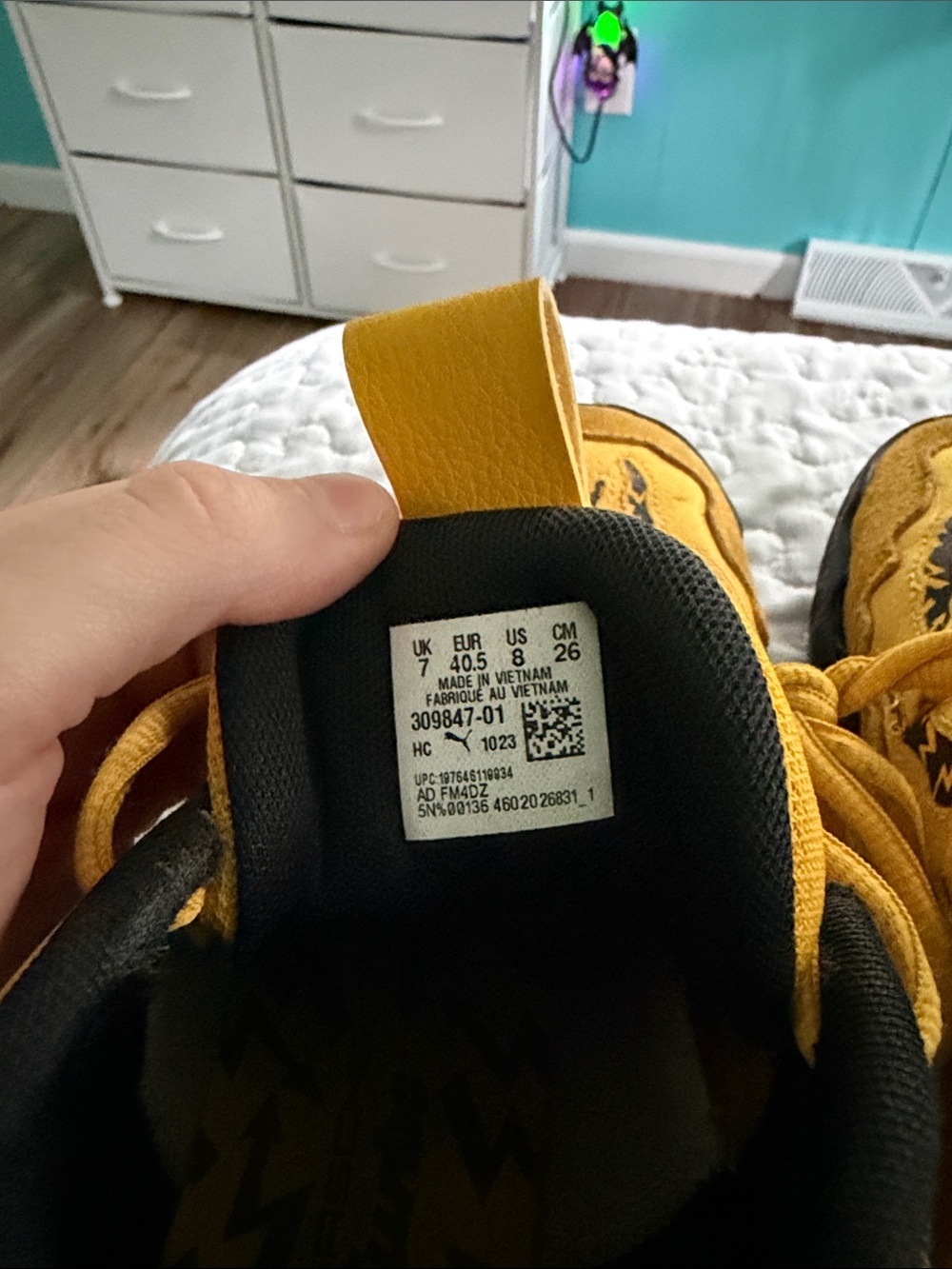 Lamelo Ball Porsche Puma women’s 8 Yellow and Black Trail-Inspired Sneakers - Picture 6 of 6